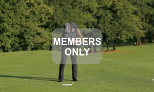 Golf und Weisheiten: Den Kopf unten lassen – Golf spielen lernen Kopf unten lassen - Golfbewegung verstehen - Golftraining mit Christian Neumaier